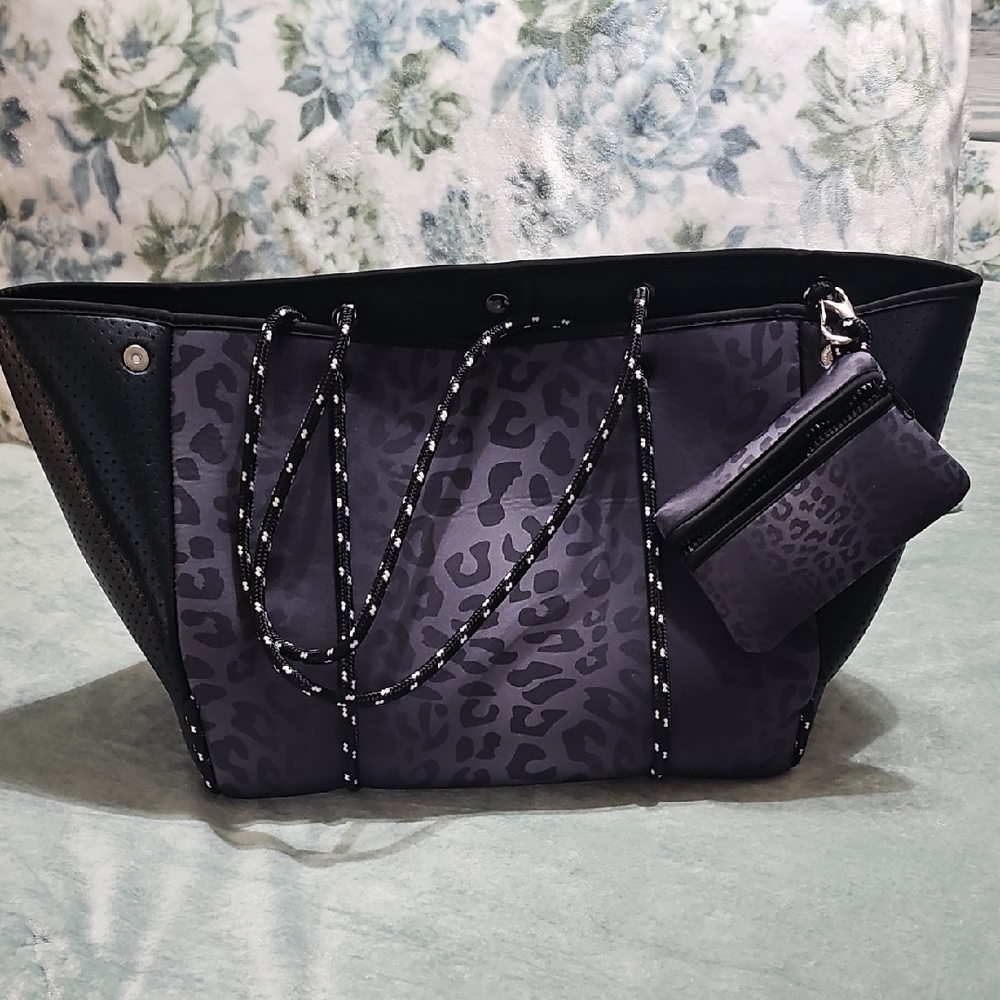 Stylish Leopard Print Tote Bag with Pouch